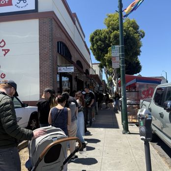Fikscue Craft BBQ - The line on a Saturday at 11:45 AM. 1.5 hour wait from here until you get your food - Barbeque Near Me - Alameda, California Fikscue Craft BBQ - The line on a Saturday at 11:45 AM. 1.5 hour wait from here until you get your food - Barbeque Near Me - Alameda, California