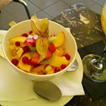 Baader Cafe - Fruit Bowl - Bars Near Me - Munich, BY
