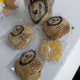 So much variety of pastries! So delicious So much variety of pastries! So delicious