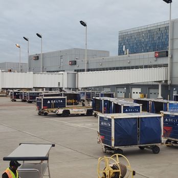 Delta Air Lines - Airlines Near Me - Minneapolis, Minnesota