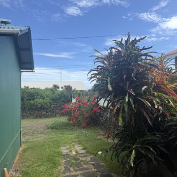 Hana Hou Restaurant - Yard out back - Comfort Food Near Me - Naalehu, Hawaii Hana Hou Restaurant - Yard out back - Comfort Food Near Me - Naalehu, Hawaii