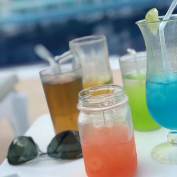 Live Aqua Resort - Drinks near pool - Resorts Near Me - Cancún, ROO