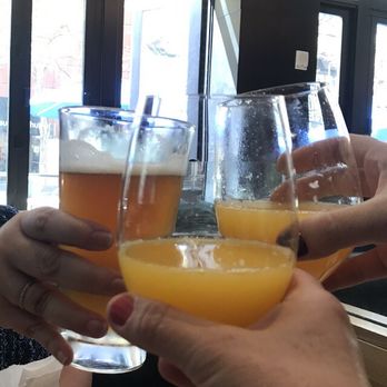 Earls Kitchen + Bar - Cocktail Bars Near Me - Denver, Colorado