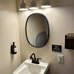 Beard & Braid - Bathroom