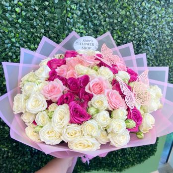 Sister's Flowershop - Perfect bouquet with the personal touch of the butterflies - Florists Near Me - Winnetka, California Sister's Flowershop - Perfect bouquet with the personal touch of the butterflies - Florists Near Me - Winnetka, California