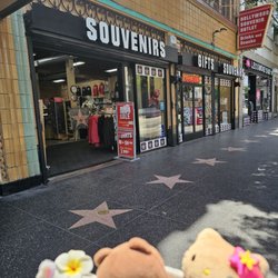 Souvenir Outlet - Outside