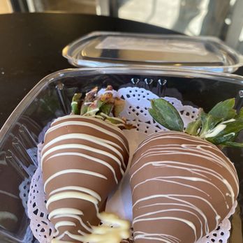 Strawberry Shack - Milk chocolate covered strawberries - Desserts Near Me - Carlsbad, California Strawberry Shack - Milk chocolate covered strawberries - Desserts Near Me - Carlsbad, California