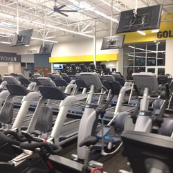 Gold's Gym - Pflugerville
