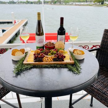 DORA QUEEN - Updated November 2025 - 112 Photos - 375 S Sinclair