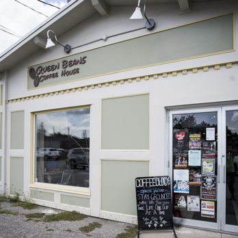 Queen Beans Coffee House - Rear entrance to parking lot. - Coffee & Tea Near Me - Port Perry, Ontario