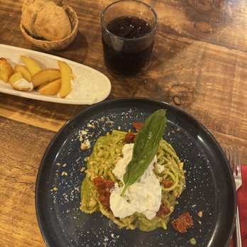 Paisano Bistró - Pesto Spaghetti - Cafeteria Near Me - Barcelona, B Paisano Bistró - Pesto Spaghetti - Cafeteria Near Me - Barcelona, B