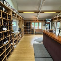 Domaine Berrien Cellars - Tasting Counter