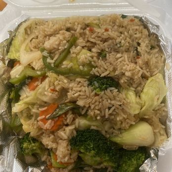 Sriracha Thai Restaurant - Basil Fried Rice - Thai Near Me - Carson, California Sriracha Thai Restaurant - Basil Fried Rice - Thai Near Me - Carson, California