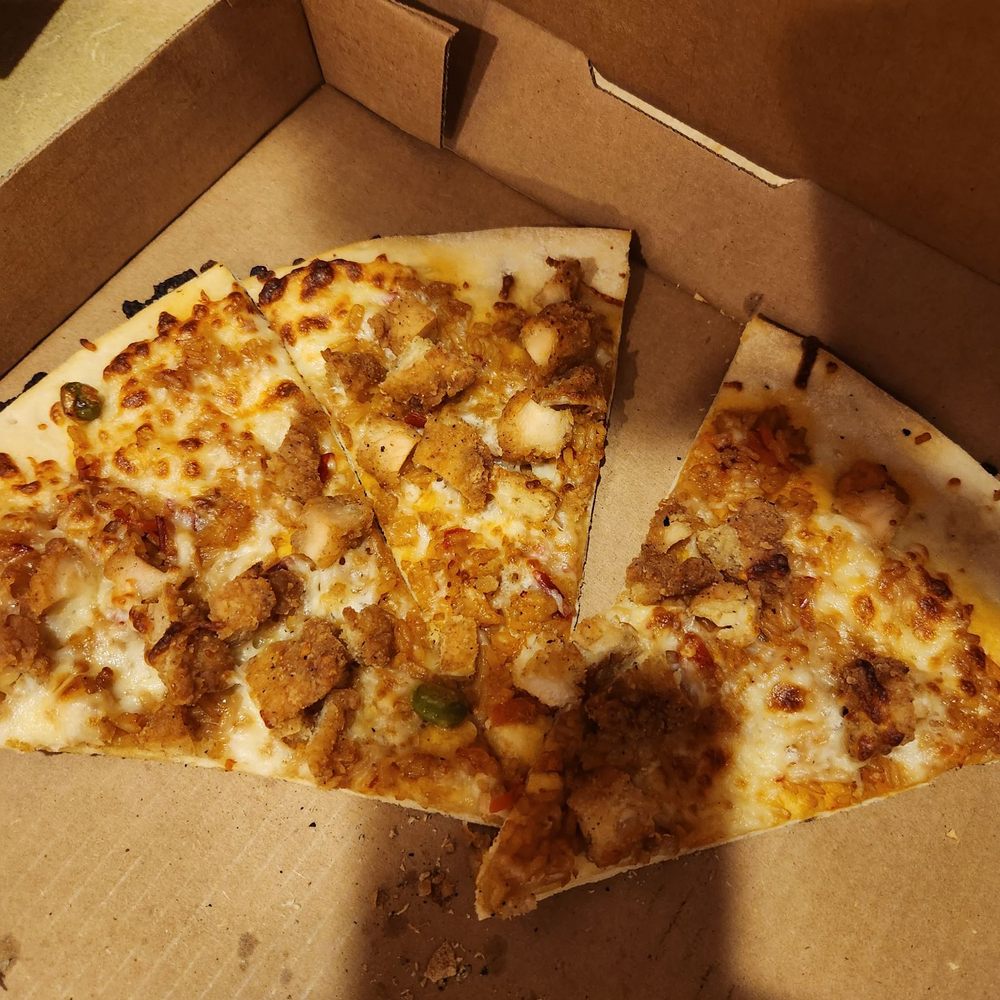 Fong's Pizza - Pizza Near Me - Des Moines, Iowa