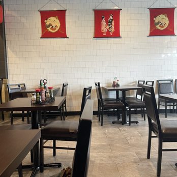 Tom Ramen - Interior. - Sushi Bars Near Me - Alexandria, Virginia