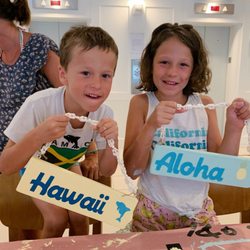 Hale Hana Waikiki - Sign board making workshop!