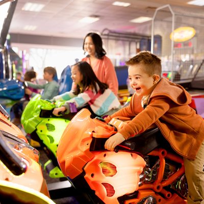 Chuck E. Cheese by null