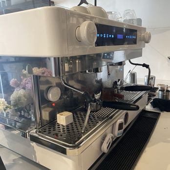 Varraco Coffee + Roasters - Coffee maker - Coffee & Tea Near Me - Palm Desert, California