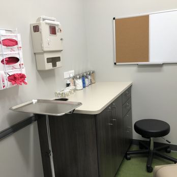 Midwest Express Clinic - Clean and organized exam room. - Urgent Care Near Me - River Forest, Illinois Midwest Express Clinic - Clean and organized exam room. - Urgent Care Near Me - River Forest, Illinois