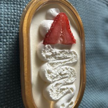 Tous Les Jours - Petite Strawberry Tiramisu - Bakeries Near Me - Arlington, Virginia Tous Les Jours - Petite Strawberry Tiramisu - Bakeries Near Me - Arlington, Virginia
