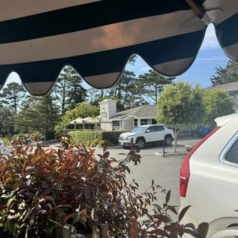 Le Petit Pali - Remove the backdrop of Carmel and what you have here is a tiny little hostel for wealthy people. - Bed & Breakfast Near Me - Carmel, California