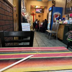 Taqueria Los 4 Hermanos - Inside