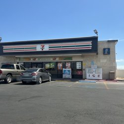 7-Eleven - Store front