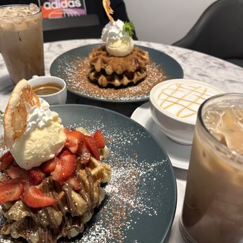 TwoHa's Cafe - Strawberry croffle, apple cinnamon croffle, iced lattes, hot caramel macchiato - Desserts Near Me - Duluth, Georgia