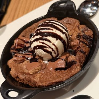 Cooper’s Hawk Winery & Restaurant - Reese's Ice Cream Cookie (overcooked) - New American Near Me - Richmond, Virginia