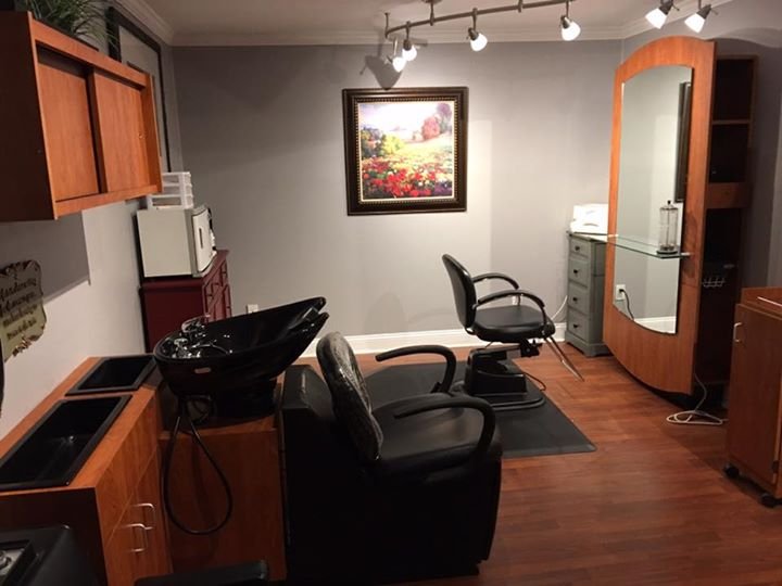 Rusty's Hair Salon Logo