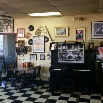 Elmer's BBQ - Jazz and blues memorabilia - Barbeque Near Me - Tulsa, Oklahoma
