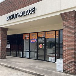 The Donut Palace - Entrance