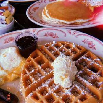 Henri's Cafe - American Near Me - Oxnard, California