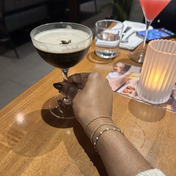 Earls Kitchen + Bar - New American Near Me - Bellevue, Washington