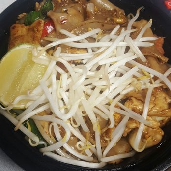 Thai Wok Kitchen - Drunken Noodle w/ chicken to-go - Thai Near Me - Vancouver, Washington