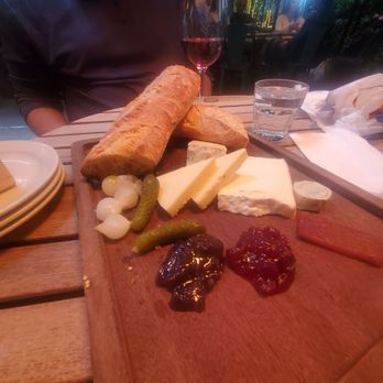 Gordon's Wine Bar - Wine Bars Near Me - London, XGL