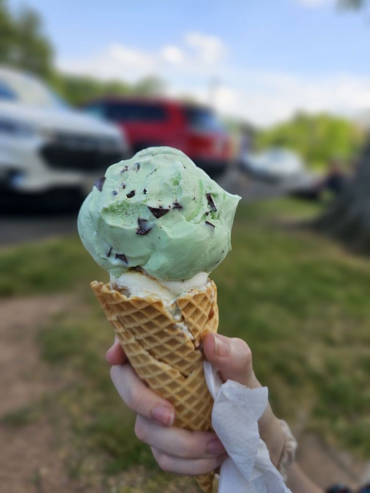 3 B Ice Cream Logo