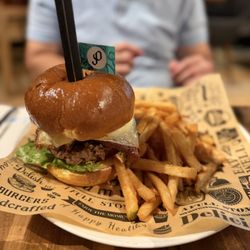 Lapisara Eatery - Lapisara Burger
