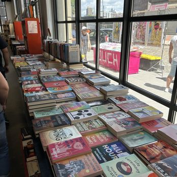 The Powerhouse Arena - Bookstores Near Me - Brooklyn, New York The Powerhouse Arena - Bookstores Near Me - Brooklyn, New York