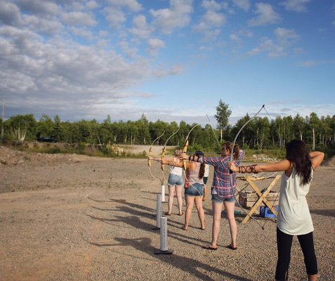 Highland Bow & Arrow by null