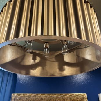 Hotel Lucy - Beautiful chandelier in Vinyl room - Hotels Near Me - Granbury, Texas Hotel Lucy - Beautiful chandelier in Vinyl room - Hotels Near Me - Granbury, Texas