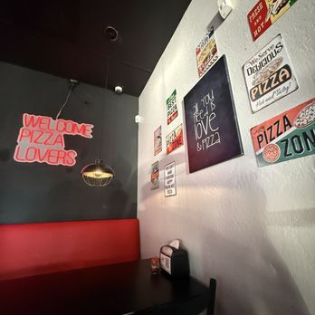 Enzo's Italian Kitchen - love all the decor!! - Pizza Near Me - Scottsdale, Arizona Enzo's Italian Kitchen - love all the decor!! - Pizza Near Me - Scottsdale, Arizona