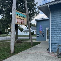 Ice Cream And Treats - Exterior