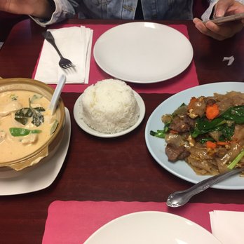 Khun Moo Thai Kitchen - Thai Near Me - Northridge, California Khun Moo Thai Kitchen - Thai Near Me - Northridge, California