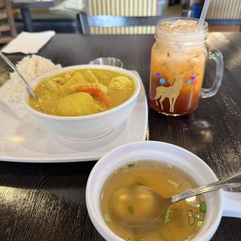 Thai Basil Signature - Lunch combo. There is a roll behind the curry bowl too! - Thai Near Me - Phoenix, Arizona Thai Basil Signature - Lunch combo. There is a roll behind the curry bowl too! - Thai Near Me - Phoenix, Arizona