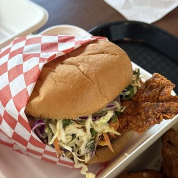Mama Hieu’s - Chicken Sandwhich - Vietnamese Near Me - Garden Grove, California Mama Hieu’s - Chicken Sandwhich - Vietnamese Near Me - Garden Grove, California