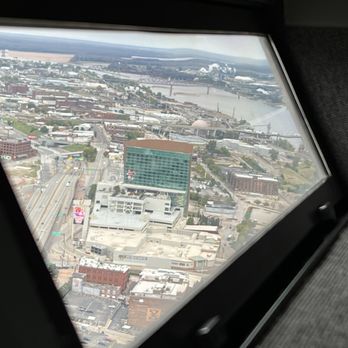 Gateway Arch - Landmarks & Historical Buildings Near Me - Saint Louis, Missouri