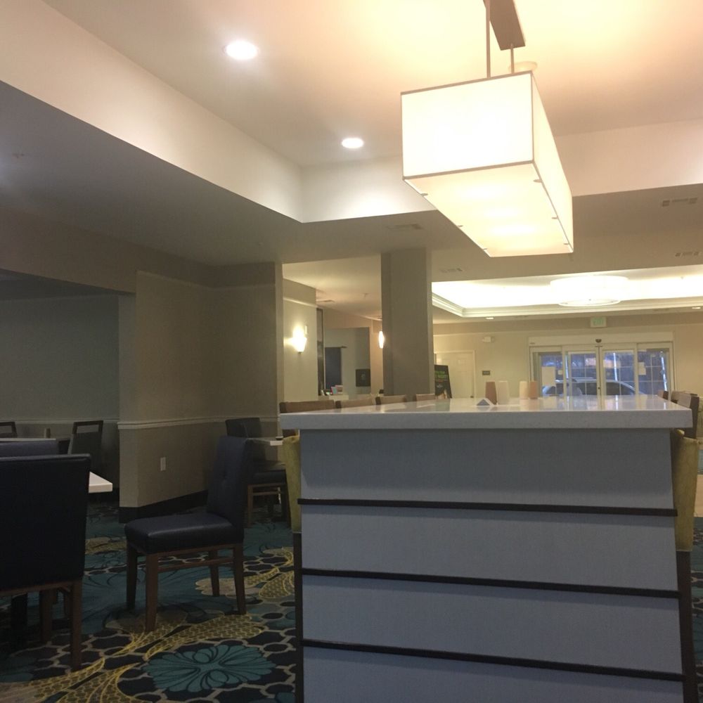La Quinta by Wyndham Ruidoso Downs - Lounge area - Hotels Near Me - Ruidoso Downs, New Mexico La Quinta by Wyndham Ruidoso Downs - Lounge area - Hotels Near Me - Ruidoso Downs, New Mexico