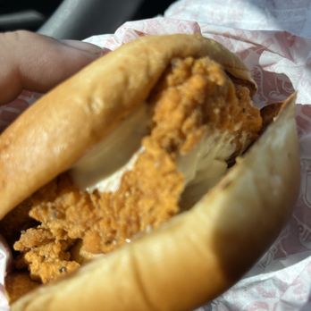 Jollibee - Chicken sandwich - Chicken Shop Near Me - Ontario, California Jollibee - Chicken sandwich - Chicken Shop Near Me - Ontario, California