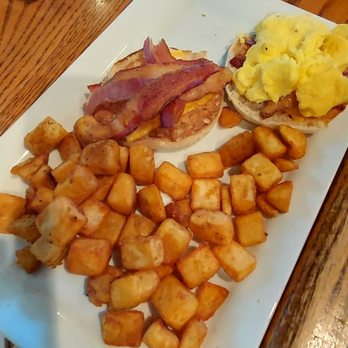 Murphy’s Irish Pub - Breakfast sandwich - Irish Near Me - Virginia Beach, Virginia
